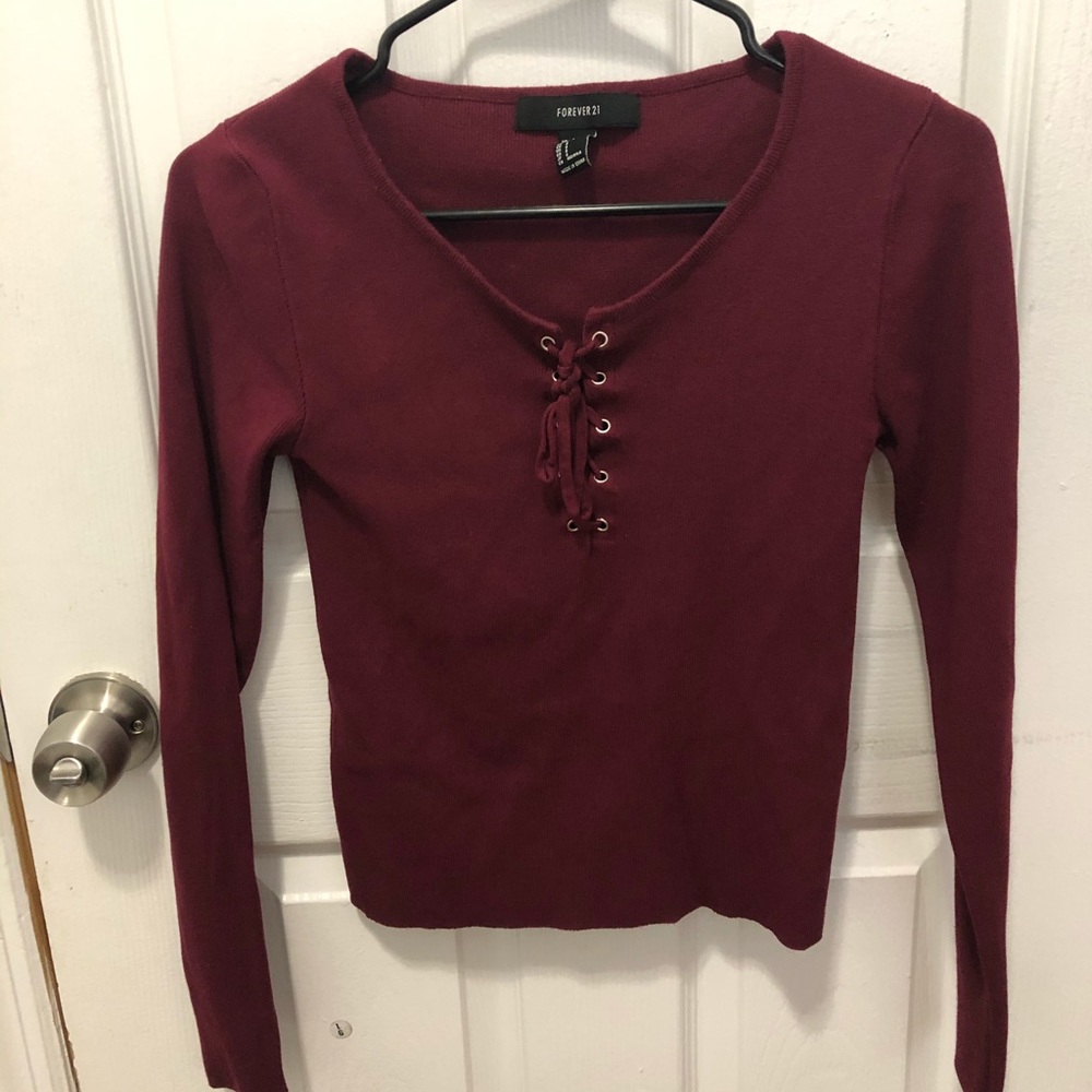 Long-sleeved burgundy top